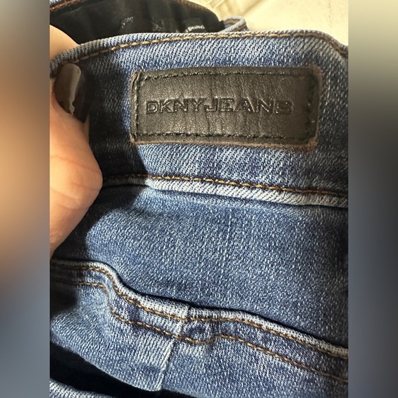 DKNY Bleecker Shaping Skinny Jeans Size 27/4 - Picture 3 of 7